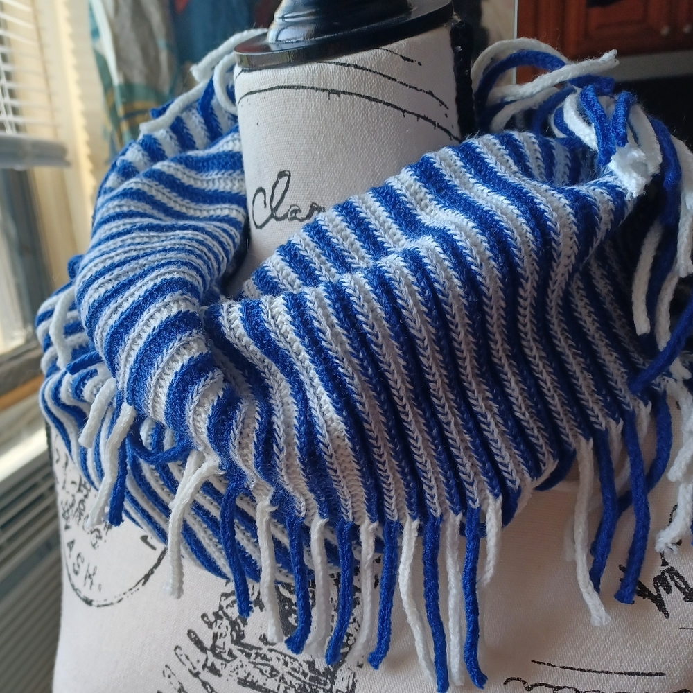 Accessorize Me infinity scarf NWT
